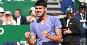 Alcaraz Permalukan Arthur Fils Hingga Banting Raket dan Lolos ke Semi Final Rolex Monte Carlo Masters