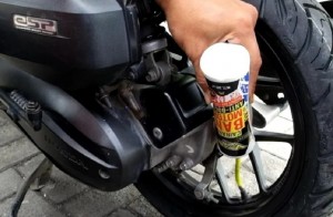 Efek Menggunakan Cairan Anti Bocor di Ban Motor yang Harus Kamu Tahu!
