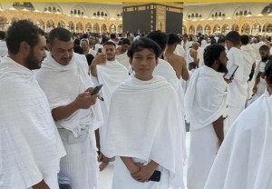 Pengalaman Mahasiswa Unesa Magang di Arab Saudi hingga Umrah di Tanah Suci
