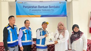 Jasa Marga Salurkan 1000 Paket Sembako di Sembilan Kelurahan Sekitar Jalan Tol Semarang