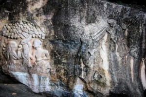 Asal-usul Pusar dan Ubun-Ubun, Kisah Iblis Memukul Perut Adam