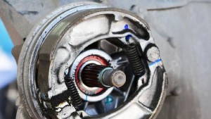 Pemilik Motor Harus Tahu, Ini yang Terjadi Jika Telat Ganti Kampas Rem Motor!