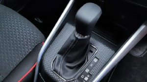 Posisi Tuas Transmisi Mobil Matic Saat Kondisi Jalan Macet di Tanjakan yang Paling Tepat