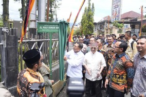 Promosikan Nilai Budaya Lewat Tokoh Perfilman Tanah Air, Menteri Kebudayaan Resmikan Nama Jalan Haji Usmar Ismail di Kawasan Jam Gadang