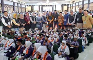 Embarkasi Haji Makassar Resmi Dimulai, 393 Jamaah Kloter I Disambut Hangat