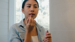 Ini Tren Lip Tint yang Digemari di Indonesia