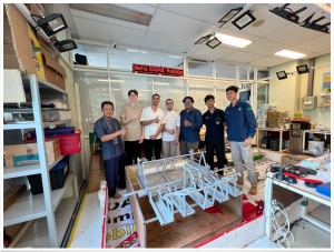 Ringankan Kerja Petani, Dosen PENS Ciptakan Robot Penanam Padi