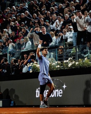 Alcaraz Lolos ke Final Roma Master dan Sukses Mempermalukan Lorenzo Mussetti di Depan Puluhan Ribu Pendukungnya