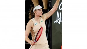Si Cantik Elena Rybakina Lolos di Babak Pertama Roland Garros Meski Harus Berjuang Susah Payah Lawan Riera