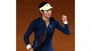 Emma Raducanu Tidak Berdaya Duel Lawan Juara Bertahan Roland Garros, Iga Swiatek