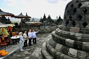 Fadli Zon Dampingi Prabowo dan Macron di Borobudur, Luncurkan Kemitraan Budaya dan Jaga Warisan Dunia