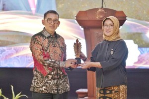 Menbud Fadli Zon Raih Anugerah Cultural Statesman di Javanese Cultural Awards 2025, Diakui Dunia Budaya Jawa