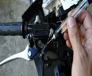 Kabel Gas di Motor Matic Mulai Seret? Tenang Begini Cara Mudah Mengatasinya Tanpa Ganti Baru