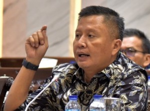 Harga Minyak Meroket Usai AS Serang Iran, Pemerintah Harus Antisipasi Beban APBN