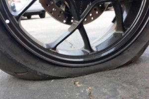 Ban Tubeless Motor Milikmu Sering Kempes? Ini Penyebabnya
