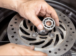 4 Ciri-ciri Umum Bearing Roda Depan Motor Sudah Minta Ganti
