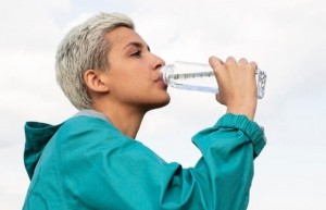 Minum Air Dingin Bantu Menurunkan Berat Badan