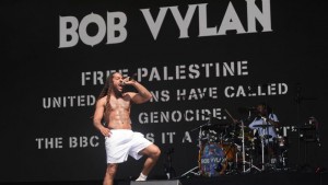 Bob Vylan dan Kneecap Guncang Glastonbury: Seruan Bela Palestina Gegerkan Inggris