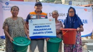 Zurich Syariah dan Rumah Zakat Distribusikan Bantuan untuk Korban Kebakaran Kapuk Muara