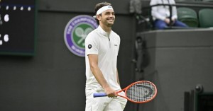 Mpetshi Perricard Pemilik Service Tercepat di Wimbledon Akhirnya Ditumbangkan Fritz, Sinner Juga Ikut Lolos