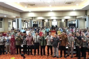 Diskusi Buku Sejarah Indonesia Digelar di UNP, Fadli Zon: Sejarah Jadi Alat Pemersatu Bangsa