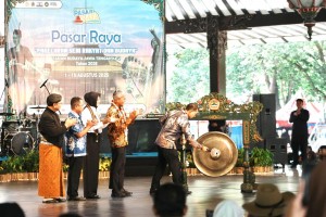 Pasar Raya Budaya Jawa Tengah Resmi Dibuka, Fadli Zon Ajak Gotong Royong Lestarikan Warisan