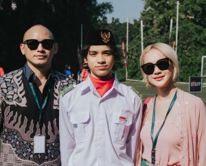 Bangganya BCL saat Noah Sinclair Pimpin Upacara 17-an di Sekolah