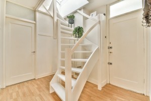 7 Desain Tangga Rumah untuk Hunian Mungil, Hemat Ruang dan Nggak Kelihatan Sumpek