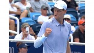 Jannik Sinner Awali Pertahanan Gelar di Beijing dengan Kemenangan Telak atas Marin Cilic 6-2, 6-2