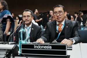 Fadli Zon Mantapkan Kerja Sama Budaya IndonesiaUEA di UNESCO Mondiacult 2025 Barcelona