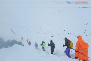 Ratusan Pendaki yang Terjebak Badai Salju Gunung Everest di Tibet Berhasil Dievakuasi