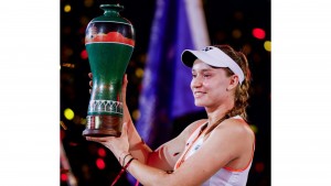 Petenis Cantik Rybakina Kalahkan Alexandrova untuk Raih Gelar Ningbo Open yang Bersejarah