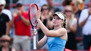 Petenis Cantik Rybakina Kalahkan Fernandez di Tokyo, Selangkah Lagi Menuju WTA Finals