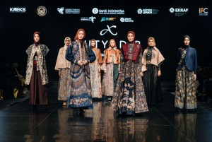 Koleksi Sekar Bayat Hadirkan Gaya Elegan Perpaduan Batik Tulis dan Tenun NTT