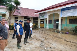Kunjungi Aceh Tamiang, Mendikdasmen Serahkan Bantuan Pendidikan untuk Semua Jenjang