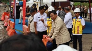 Prabowo Subianto Tinjau Jalan Nasional Lembah Anai yang Putus Total Akibat Bencana