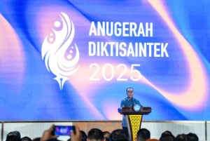 Kemendiktisaintek Anugerahkan Penghargaan Mitra Terbaik Pendukung Talenta Kewirausahaan Kepada ParagonCorp