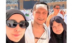 Arie Untung Refleksi Diri Usai Insiden Dahi Bocor di Mekkah: Sujudku Kurang