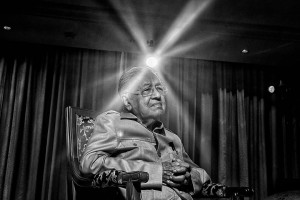 Kabar Terbaru Mahathir Mohamad Usai Alami Patah Tulang Pinggul di Usia 100 Tahun