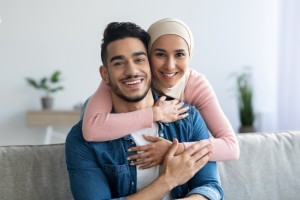 Boleh Mesra dengan Pasangan di Bulan Ramadhan, Asalkan...