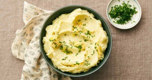 Jangan Asal Santap, 9 Makanan Sehat dan Simpel Ini yang Dibutuhkan Tubuh Saat Buka Puasa