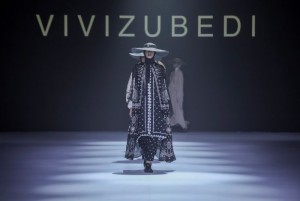 Vivi Zubedi Hadirkan Koleksi Raya Signature Monogram Bergaya Bold dan Classy