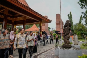 Tinjau Museum Negeri Mpu Tantular, Menteri Kebudayaan Tekankan Museum sebagai Ruang Aktivitas Kebudayaan yang Hidup