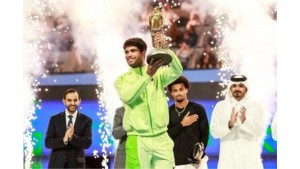 Alcaraz Terlalu Perkasa Juarai Qatar Open: Tumbangkan Arthur Fils di Final, dan Bawa Hadiah Uang 8,6 Miliar