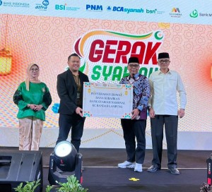 Perkuat Ekonomi Umat, Bank Syariah Nasional Serahkan Zakat via BAZNAS Lampung