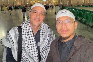 Pergi Umrah, Hamish Daud Tiba di Madinah di Tengah Gejolak Timur Tengah