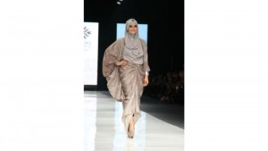 Bukan Cuma Pasar, Indonesia Siap Jajah Dunia Lewat Jalan Modest Fashion