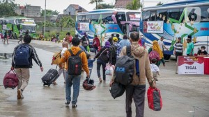 Bagaimana Hukum Tidak Berpuasa Saat Dalam Perjalanan Mudik? Ini Penjelasannya