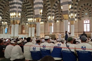 Mazhab Syafii dan Hambali: Menyimak Bacaan Imam Lebih Utama Daripada Kejar Takbir Tambahan