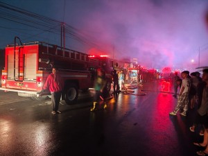 Gerak Cepat, Lanud RSN Bantu Padamkan Kebakaran di Pekanbaru